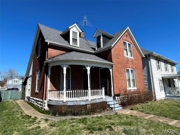 $1 | 405 North Kingshighway Street, St. Charles, MO 63301