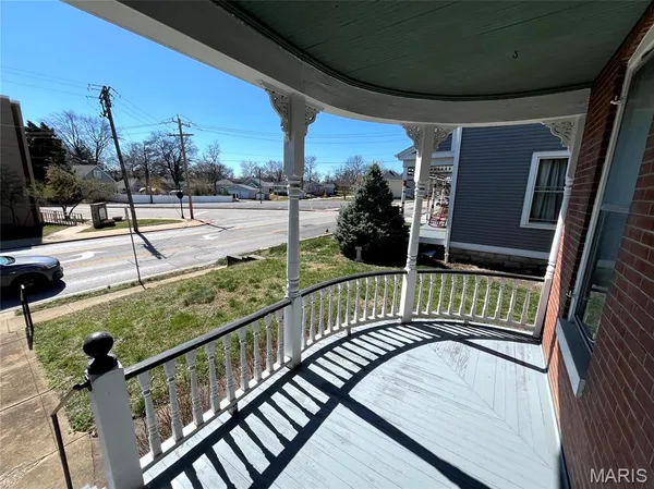 $1 | 405 North Kingshighway Street, St. Charles, MO 63301