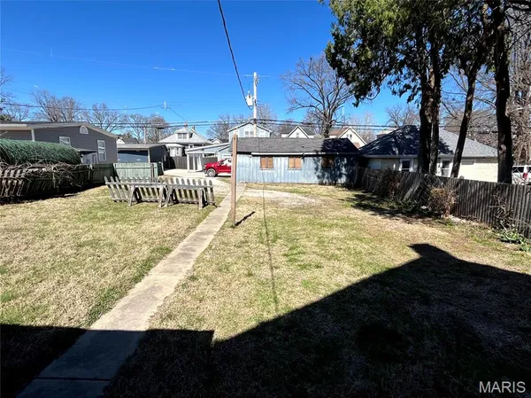 $1 | 405 North Kingshighway Street, St. Charles, MO 63301
