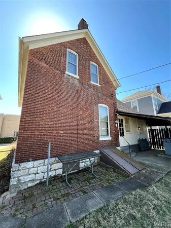 $1 | 405 North Kingshighway Street, St. Charles, MO 63301