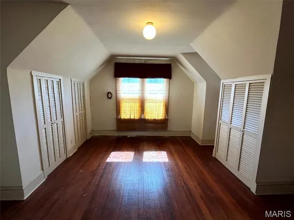 $1 | 405 North Kingshighway Street, St. Charles, MO 63301