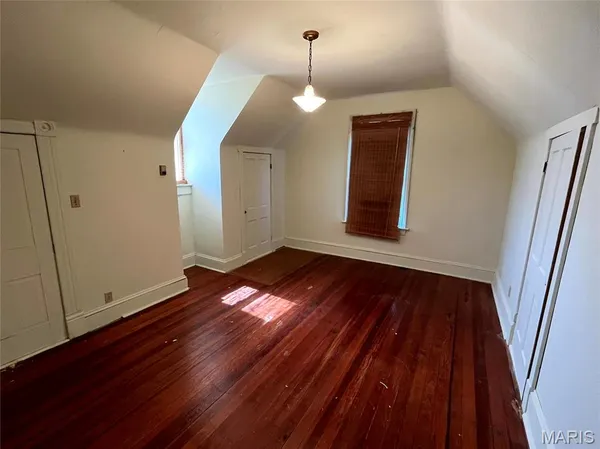 $1 | 405 North Kingshighway Street, St. Charles, MO 63301
