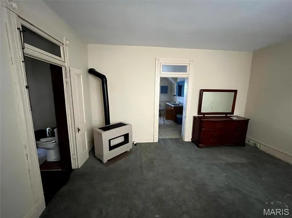 $1 | 405 North Kingshighway Street, St. Charles, MO 63301