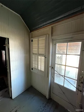$1 | 405 North Kingshighway Street, St. Charles, MO 63301