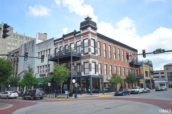$400,000 | 301 Main Street, Unit D, Evansville, IN 47708