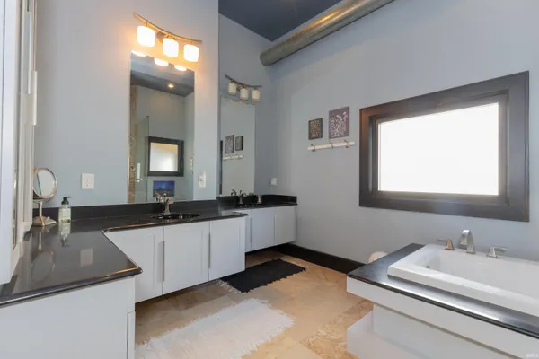 $400,000 | 301 Main Street, Unit D, Evansville, IN 47708