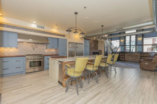 $400,000 | 301 Main Street, Unit D, Evansville, IN 47708