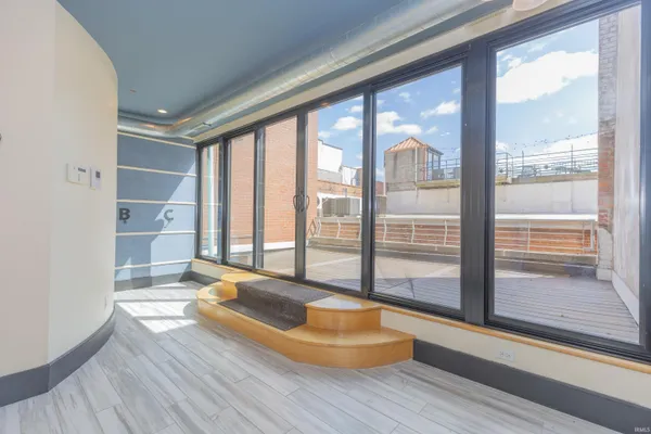 $400,000 | 301 Main Street, Unit D, Evansville, IN 47708