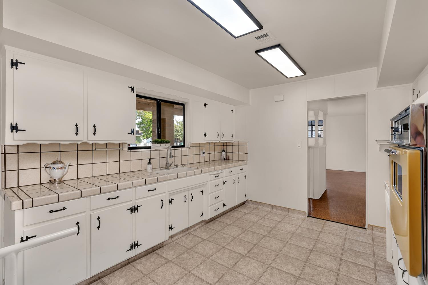 163 North Santa Rosa Street Los Banos, CA 93635 - Photo 13 of 49