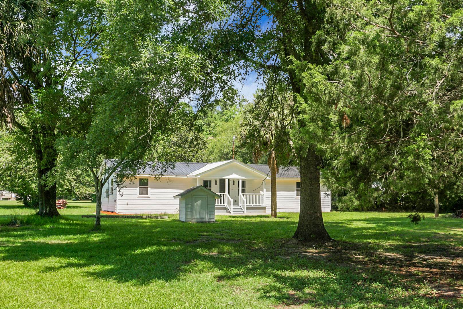 1393 Harristown Road Bonneau, SC 29431 - Photo 2 of 57 DSC06335