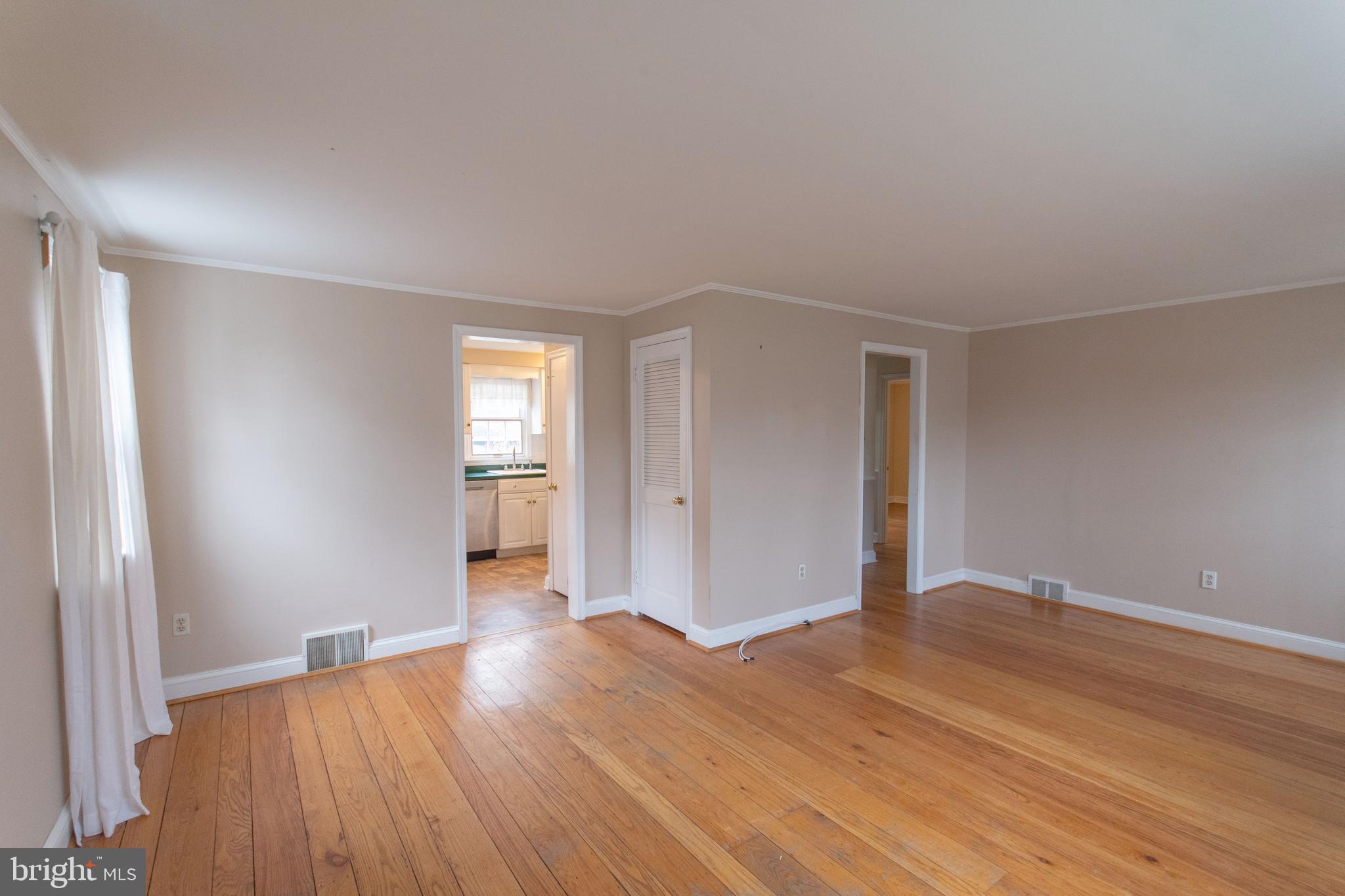234 Overlook Road Ambler, PA 19002 - Photo 4 of 34 Living Room/Dining area