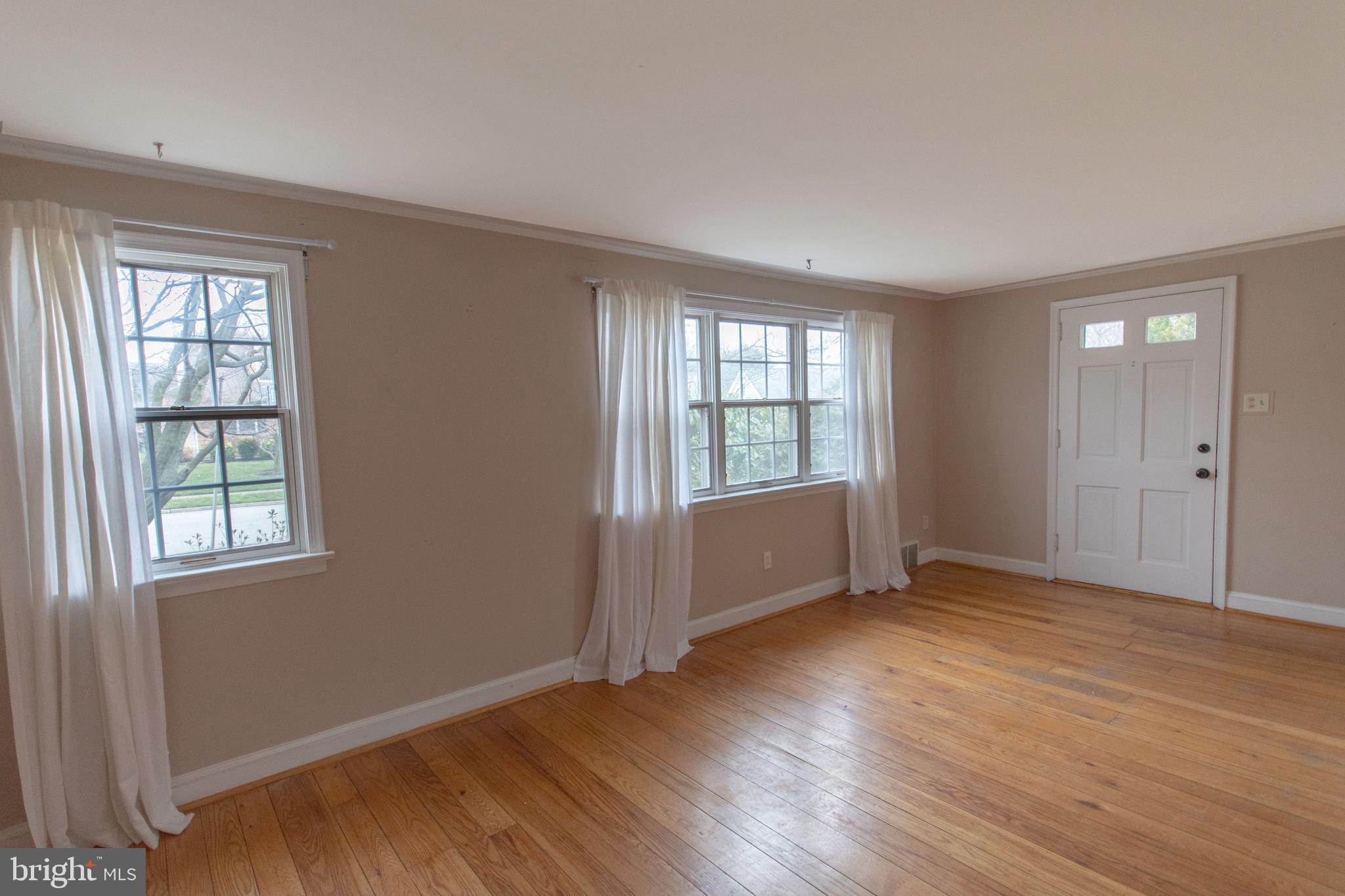 234 Overlook Road Ambler, PA 19002 - Photo 5 of 34 Living Room