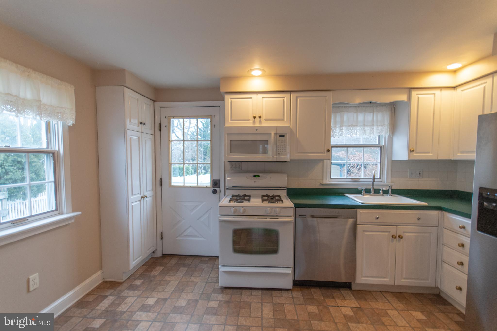 234 Overlook Road Ambler, PA 19002 - Photo 7 of 34