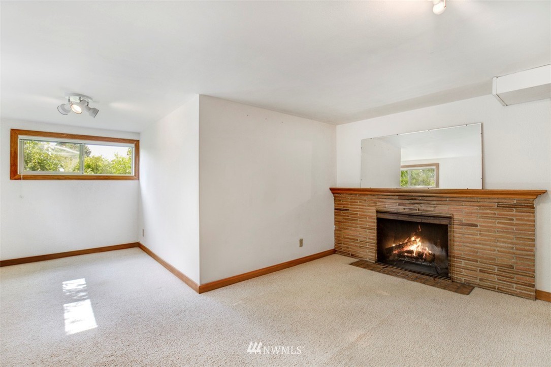 12203 Ridgemont Way North Seattle, WA 98133 - Photo 17 of 25