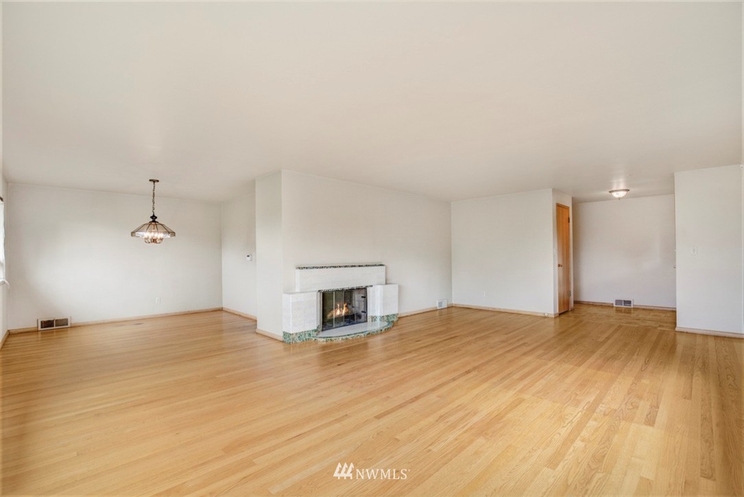 12203 Ridgemont Way North Seattle, WA 98133 - Photo 3 of 25