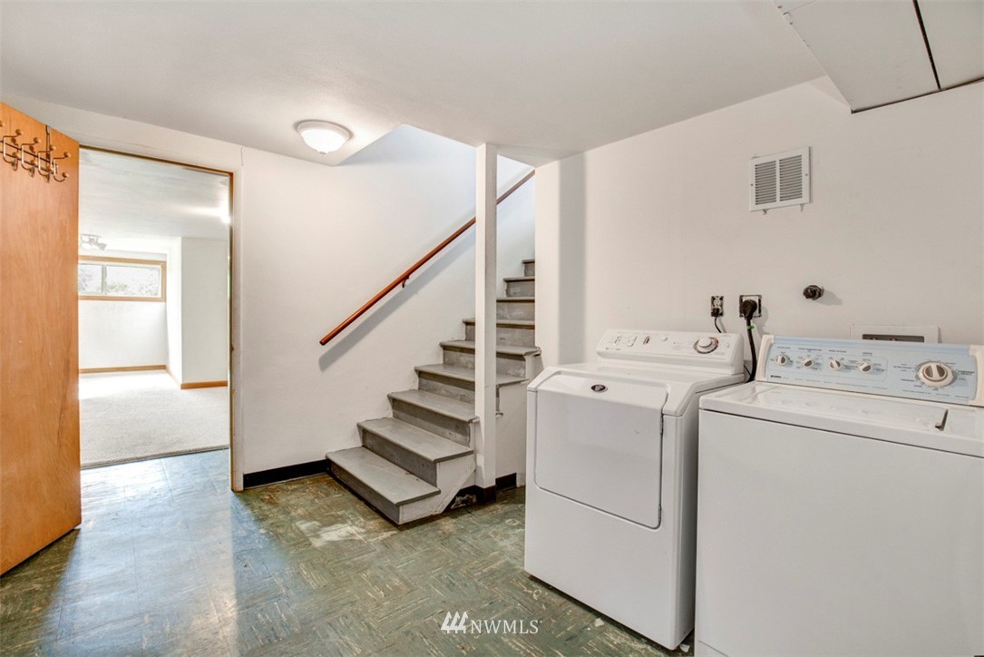 12203 Ridgemont Way North Seattle, WA 98133 - Photo 21 of 25