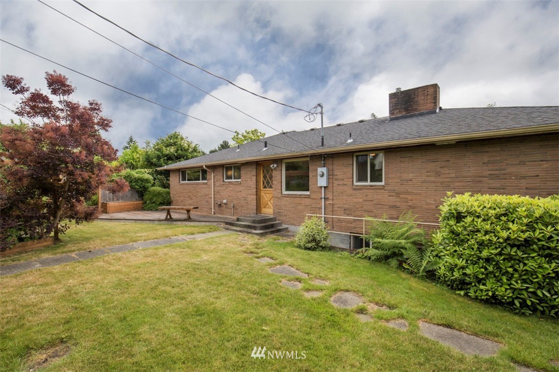 12203 Ridgemont Way North Seattle, WA 98133 - Photo 22 of 25
