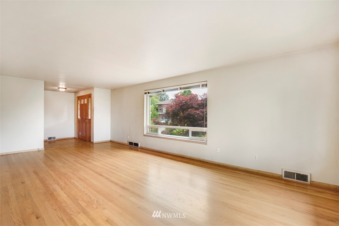 12203 Ridgemont Way North Seattle, WA 98133 - Photo 4 of 25