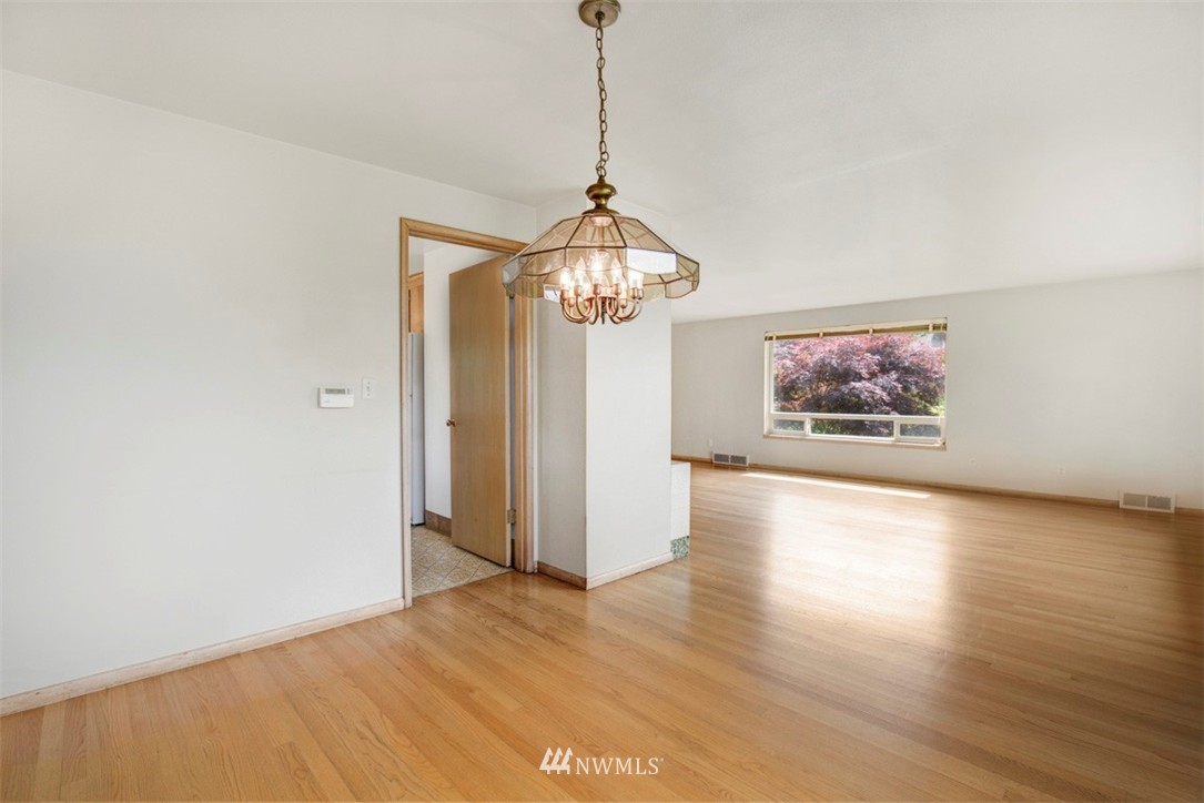 12203 Ridgemont Way North Seattle, WA 98133 - Photo 5 of 25