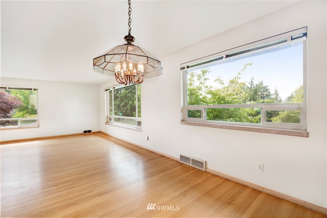 12203 Ridgemont Way North Seattle, WA 98133 - Photo 6 of 25