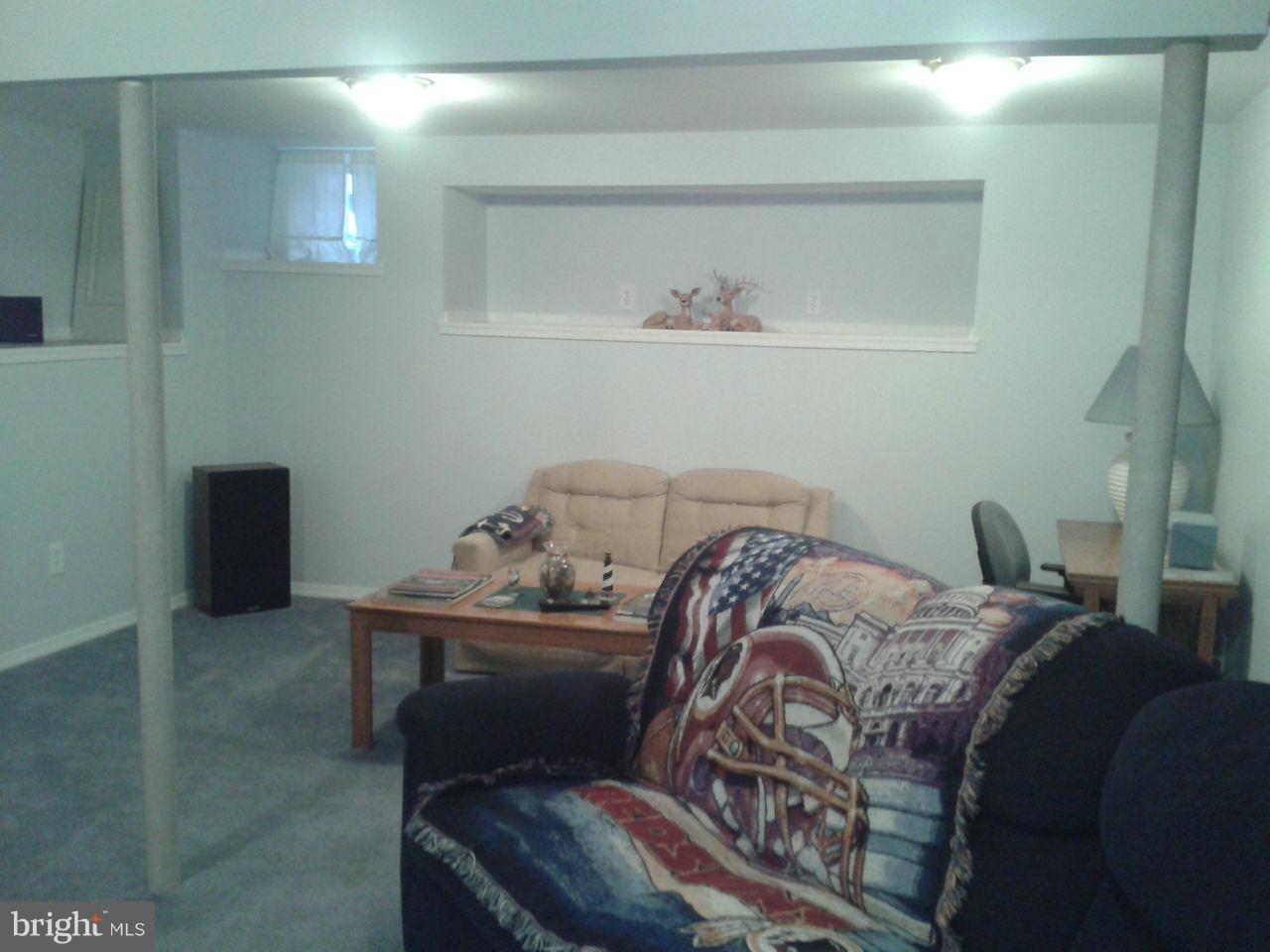 7808 East Shore Road Pasadena, MD 21122 - Photo 21 of 30 Family Room