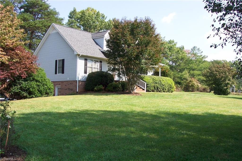 176 Simmons Road Pilot Mountain, NC 27041 - Photo 2 of 16 FRONT