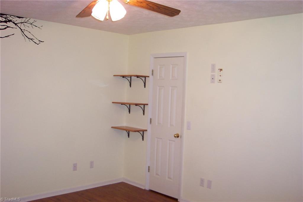 176 Simmons Road Pilot Mountain, NC 27041 - Photo 11 of 16 KITCHEN