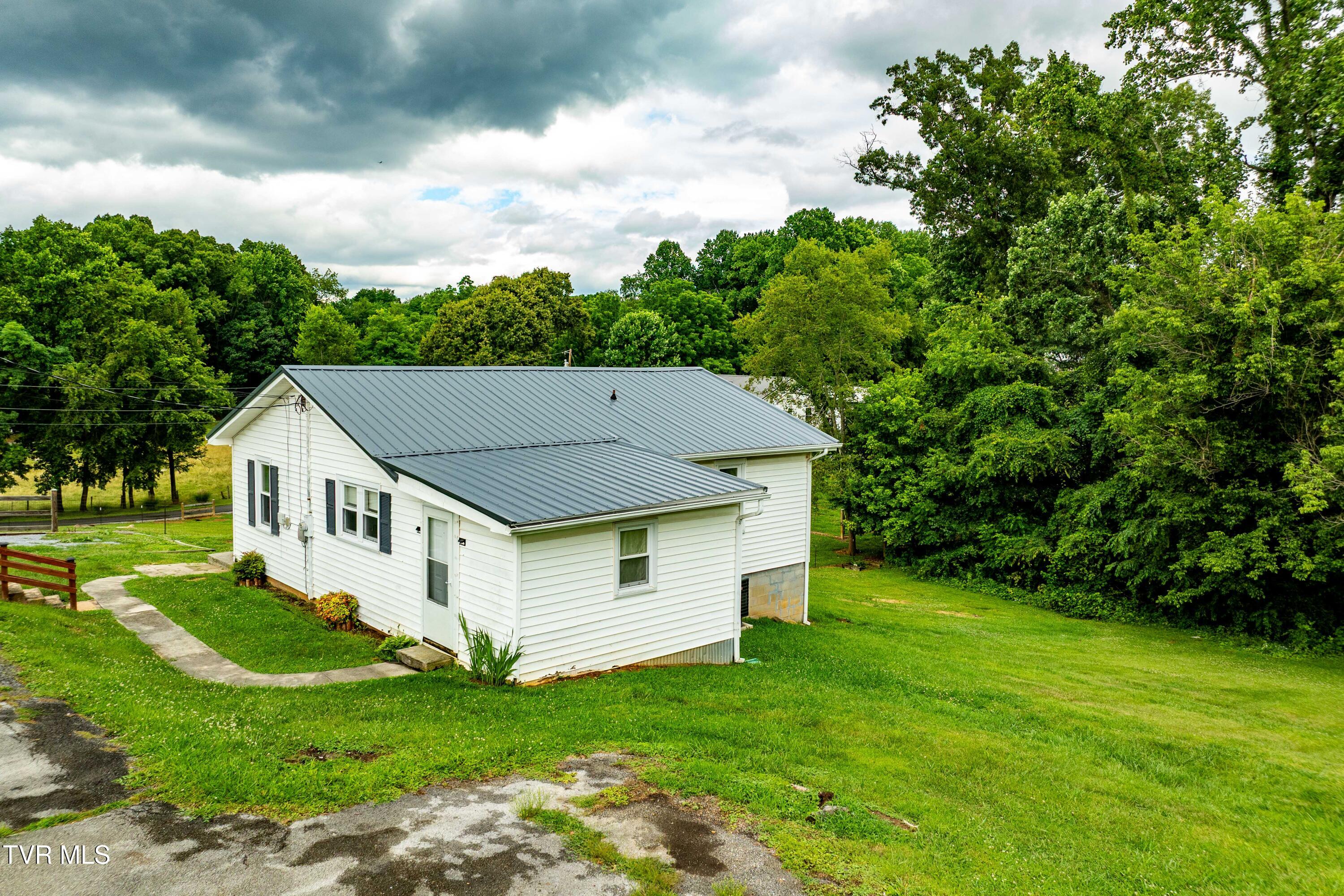 147 Fox Road Johnson City, TN 37601 - Photo 28 of 59 147 Fox road (16 of 59)