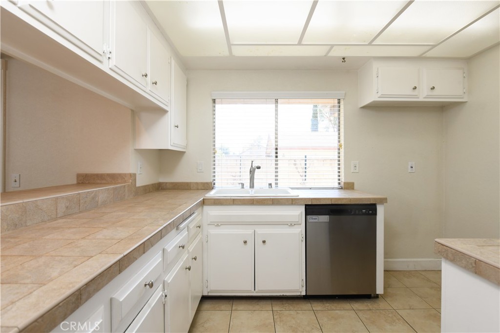5468 Apricot Lane Riverside, CA 92506 - Photo 10 of 23 Gallery Image 10