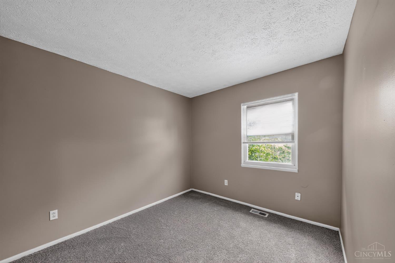 2743 Springdale Road Cincinnati, OH 45251 - Photo 19 of 30