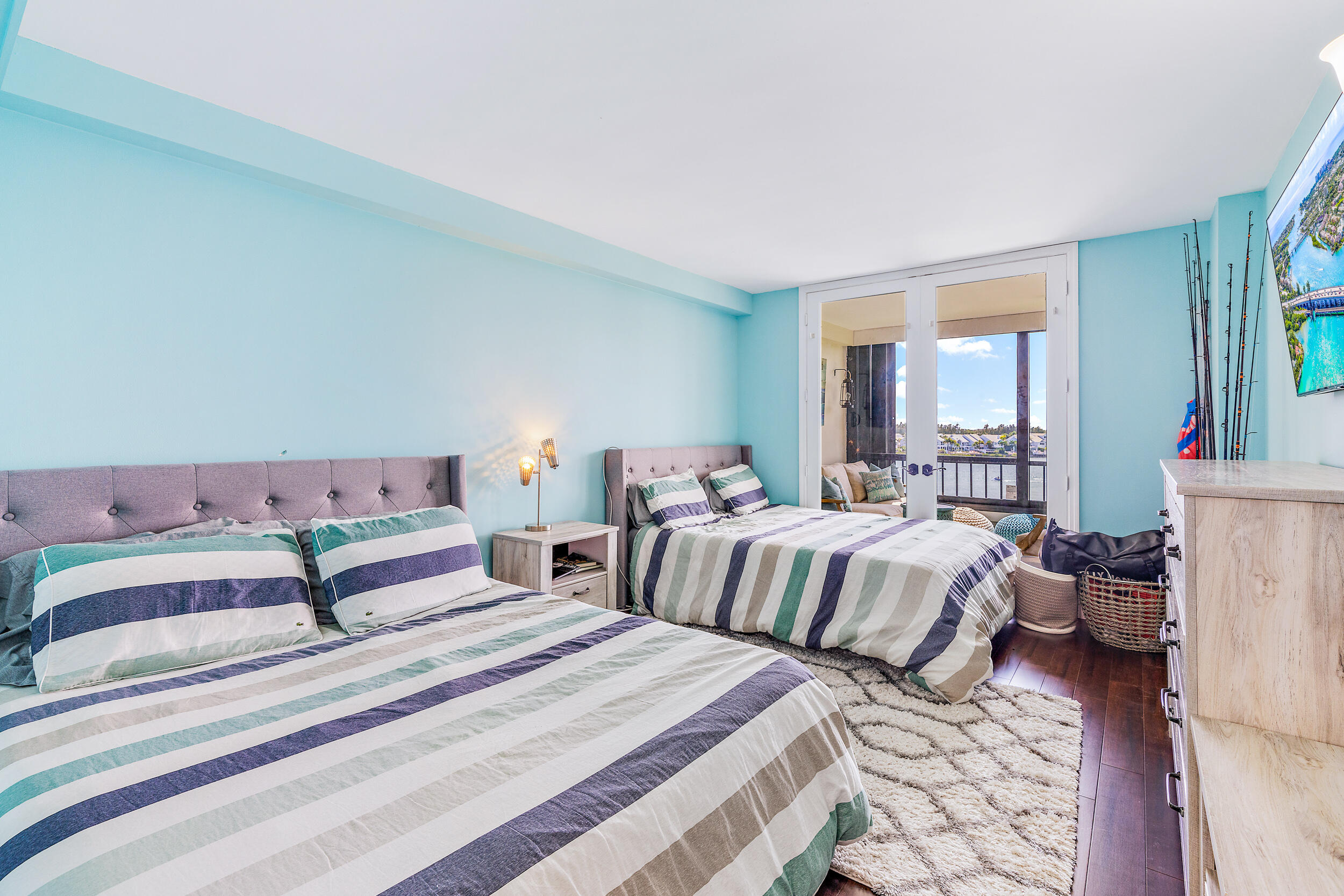 1648 Jupiter Cove Drive, Unit 514B Jupiter, FL 33469 - Photo 14 of 21 a spacious bedroom with two beds and a large window