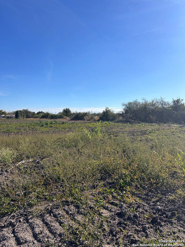 1130 North Highway 181 Frontage Road Beeville, TX 78102 - Photo 19 of 19 a view of a lake with houses in the back