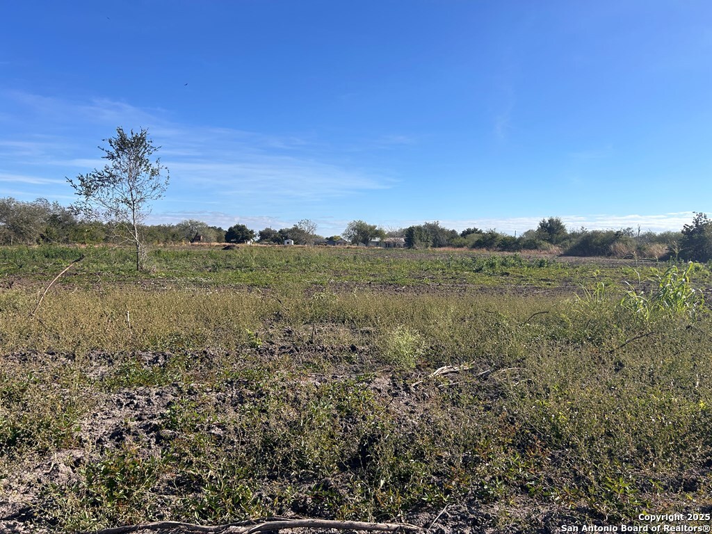 1130 North Highway 181 Frontage Road Beeville, TX 78102 - Photo 8 of 19 a view of a field with an ocean