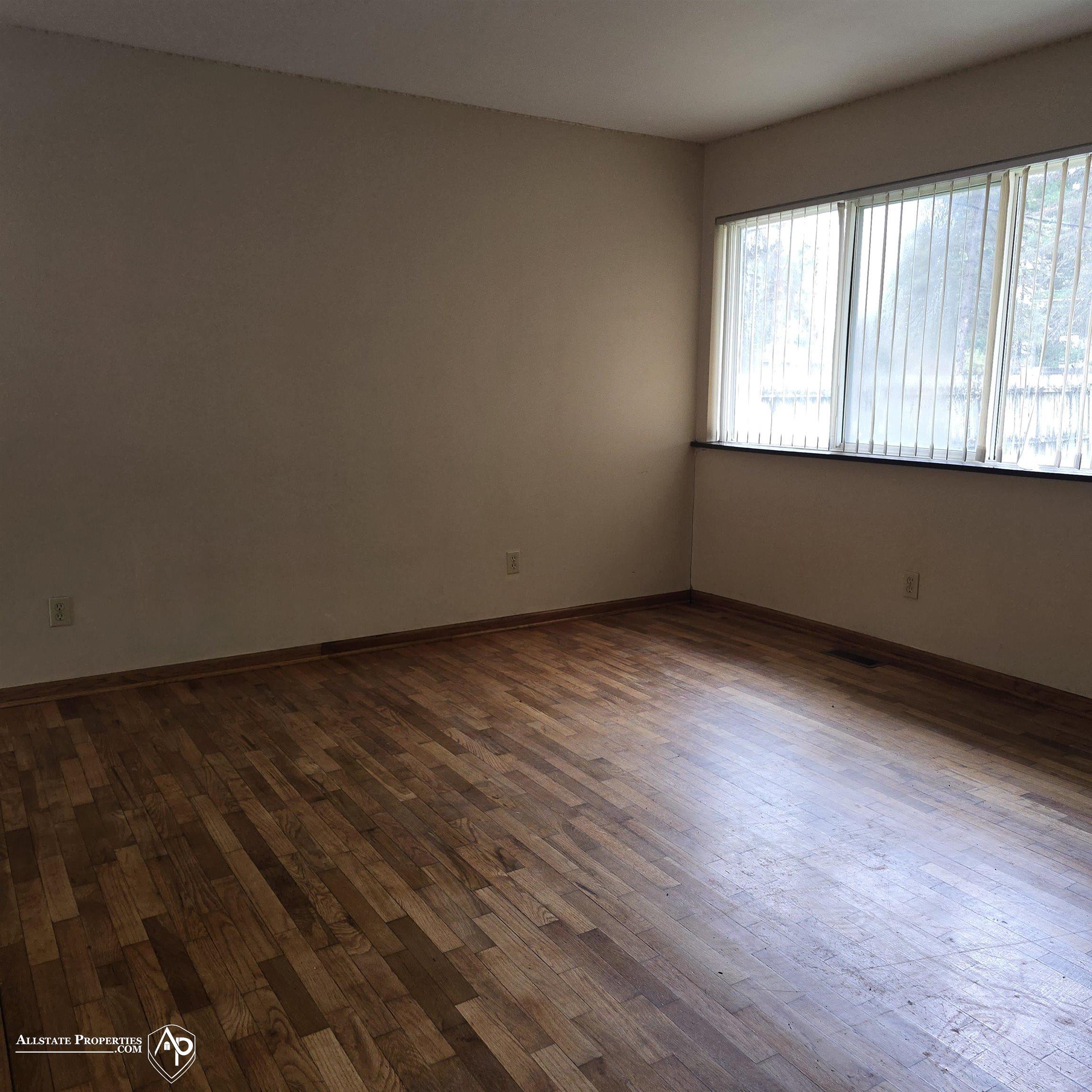 4075 Williamson Road Saginaw, MI 48601 - Photo 3 of 23 50194234-530532d1-cb1d-4fb2-9379-b9e1d310f59c.JPG