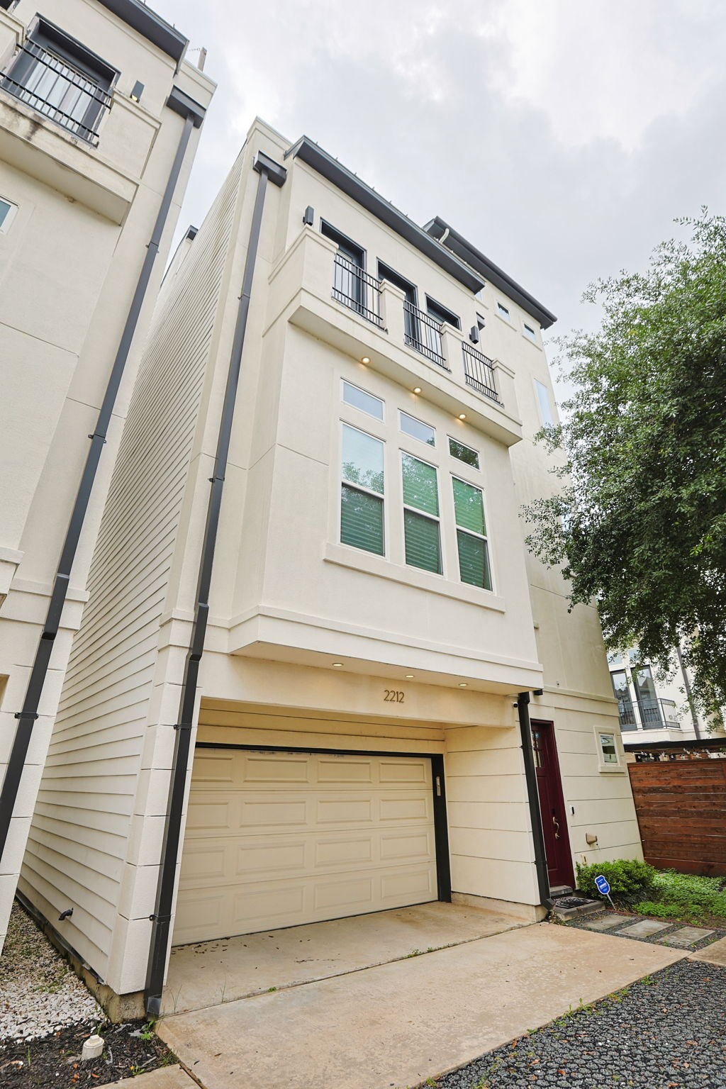 2212 Stuart Street Houston, TX 77004 - Photo 3 of 43