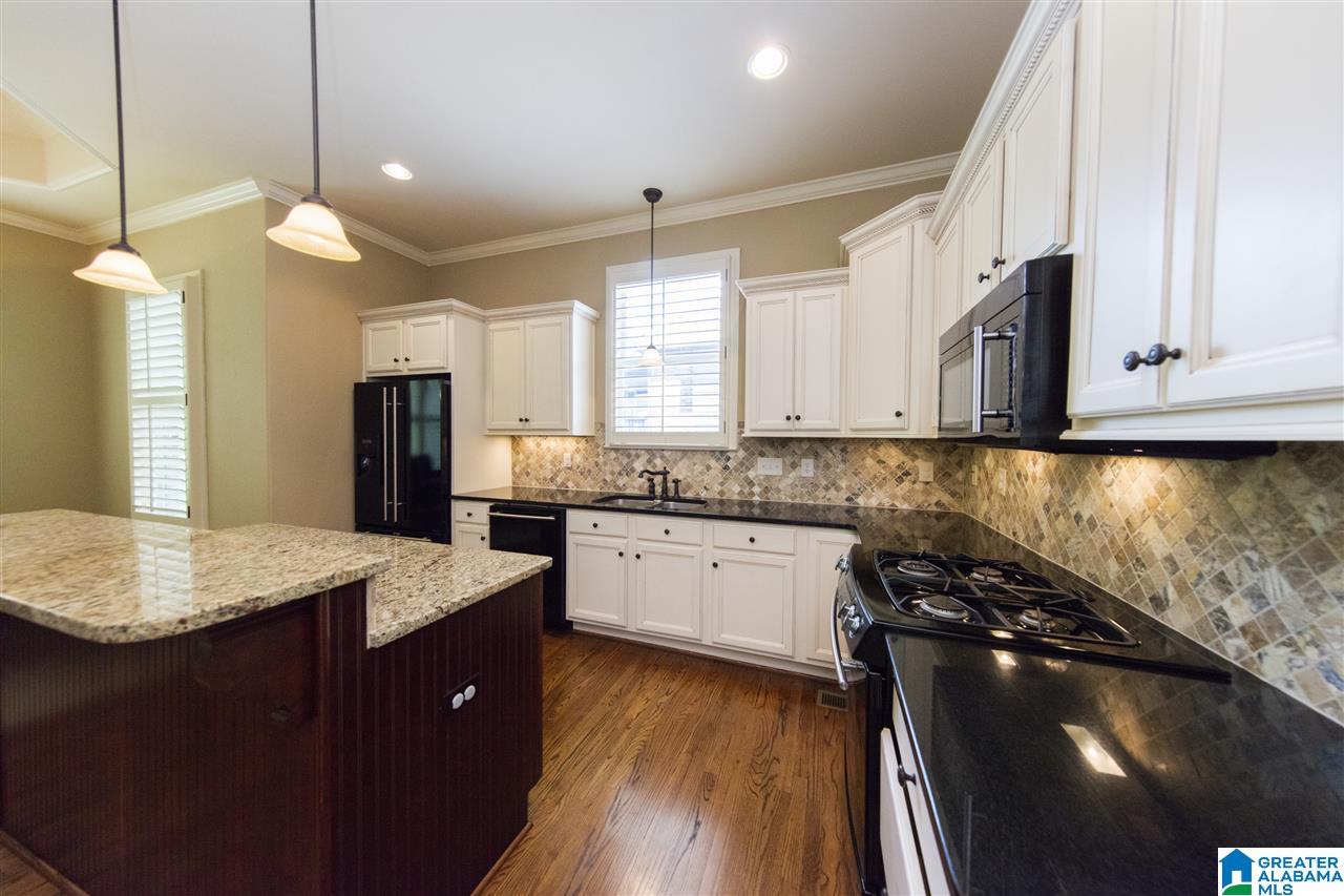 121 Lauchlin Way Pelham, AL 35124 - Photo 8 of 47