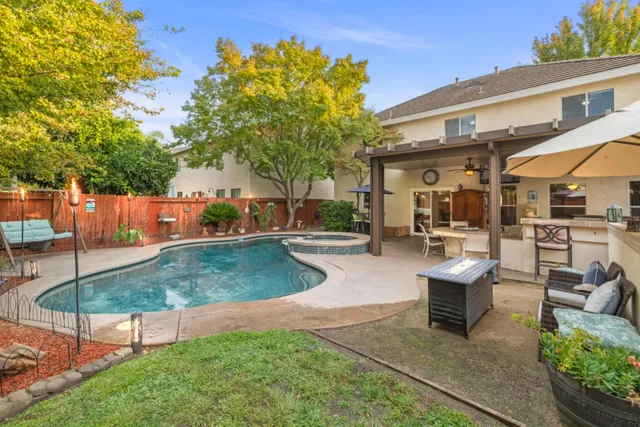 $689,900 | 6261 Arctic Loon Way, Rocklin, CA 95765