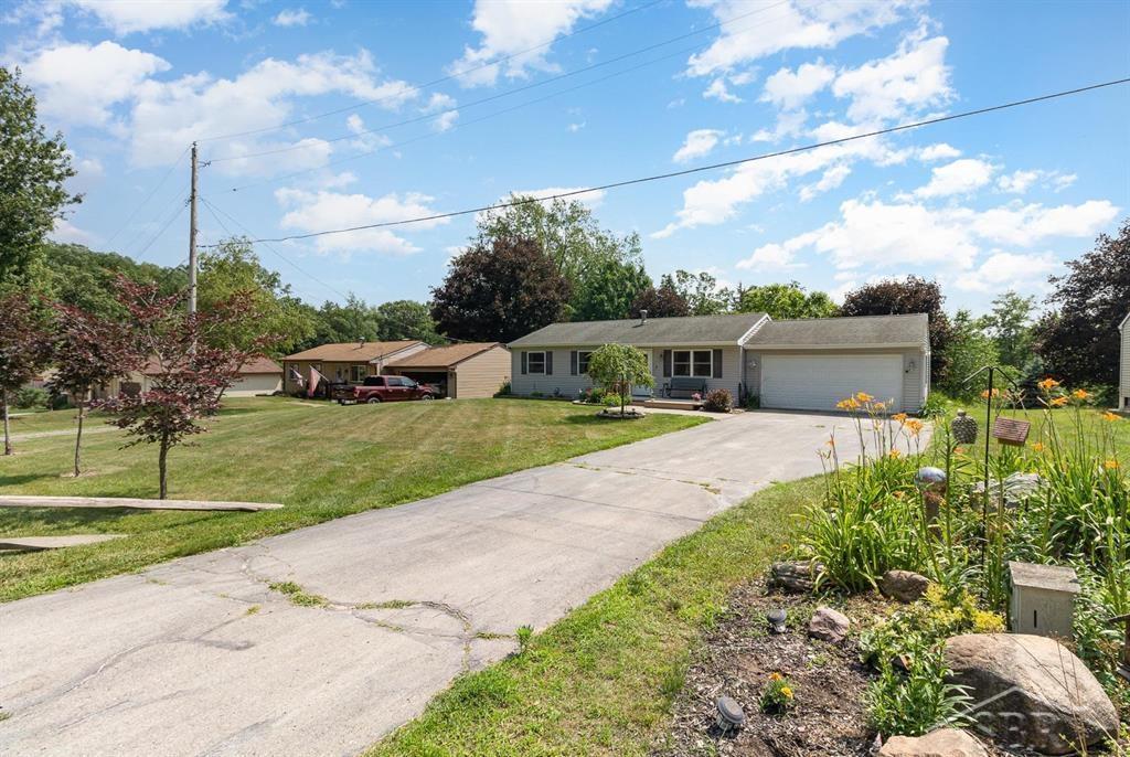 5765 Crandall Road Howell, MI 48855 - Photo 8 of 39