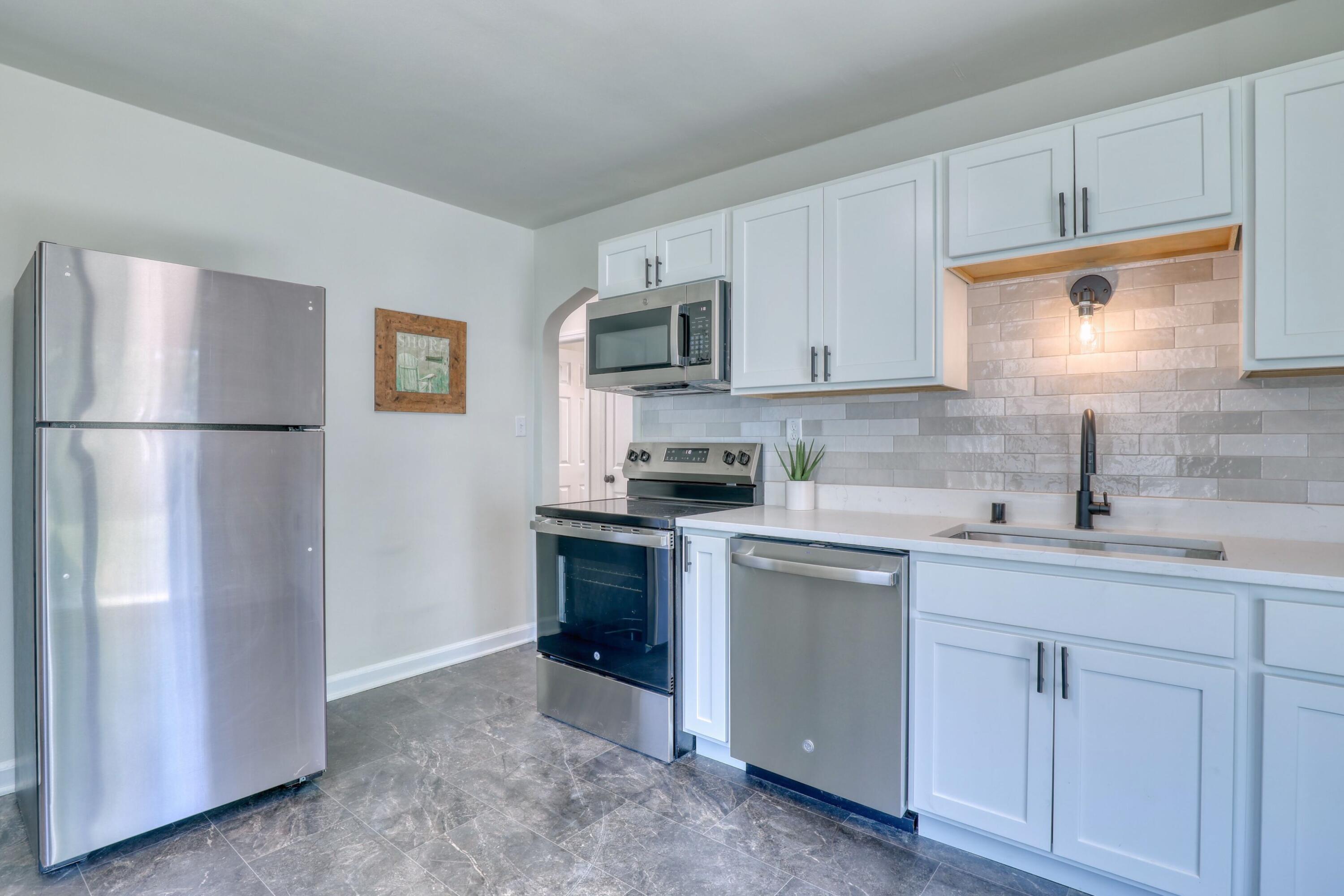 340 North 63rd Street Milwaukee, WI 53213 - Photo 8 of 19 Kitchen
