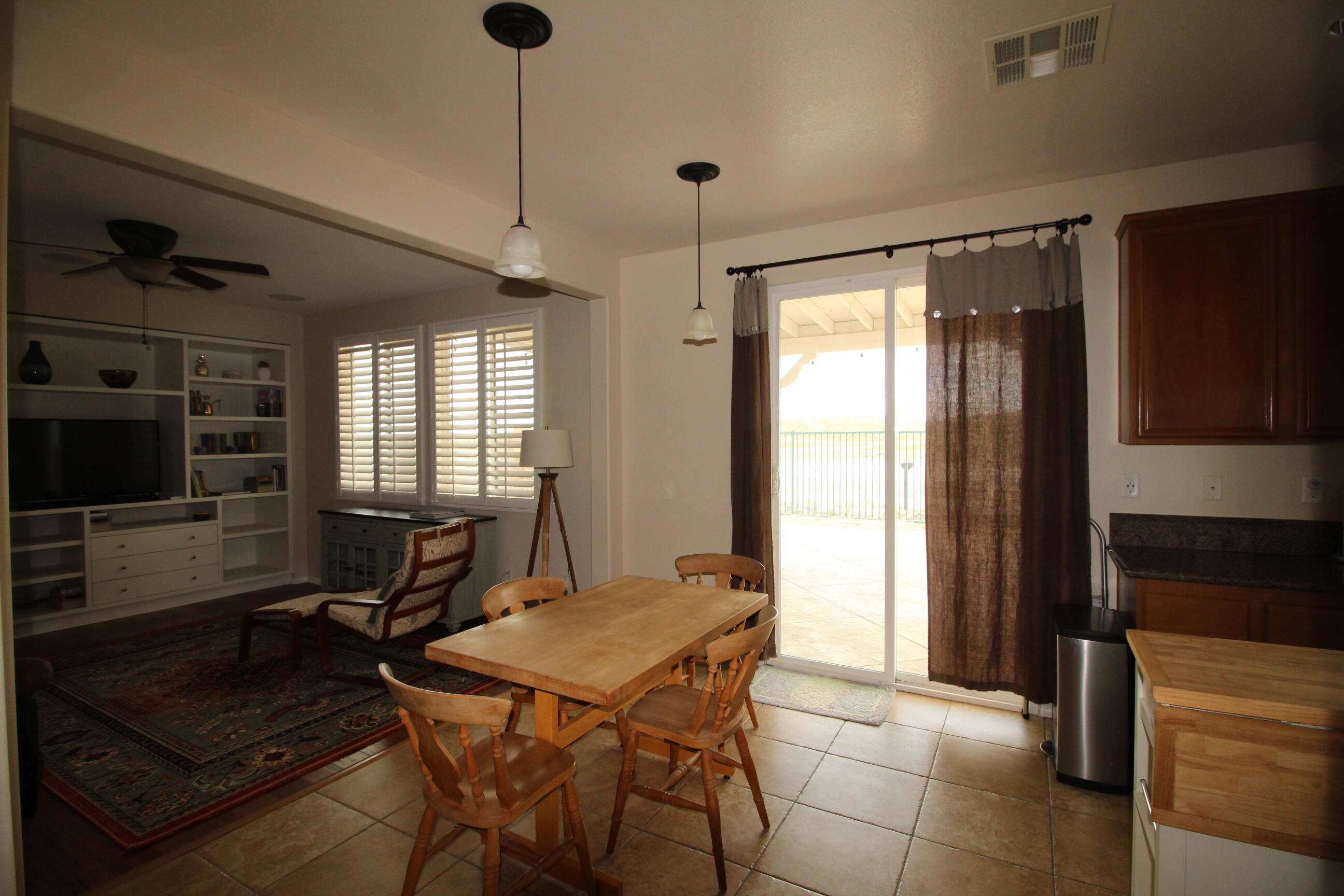 2841 Hornbeam Road Palmdale, CA 93551 - Photo 11 of 36 Dining & living area