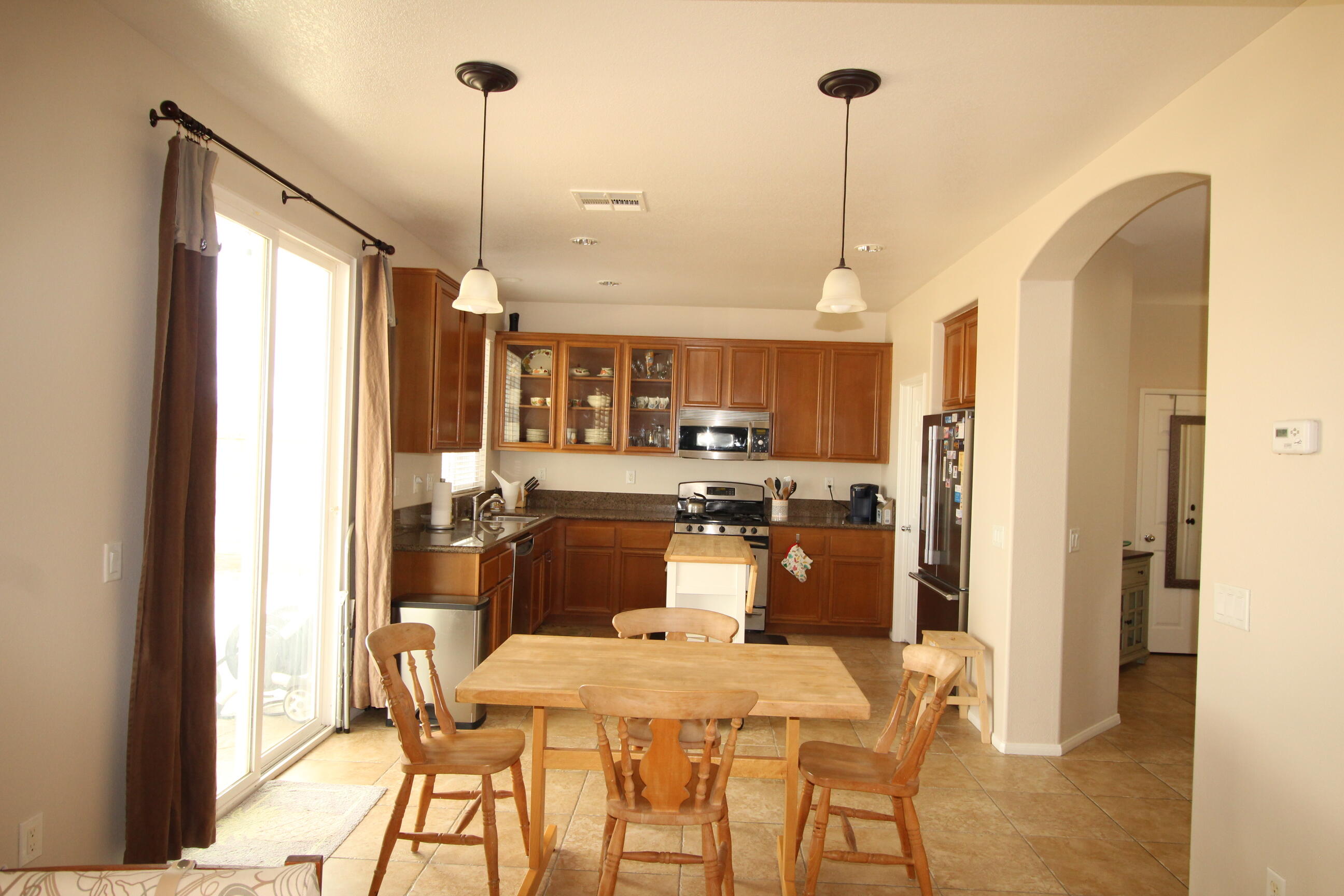 2841 Hornbeam Road Palmdale, CA 93551 - Photo 14 of 36 In kitchen dining
