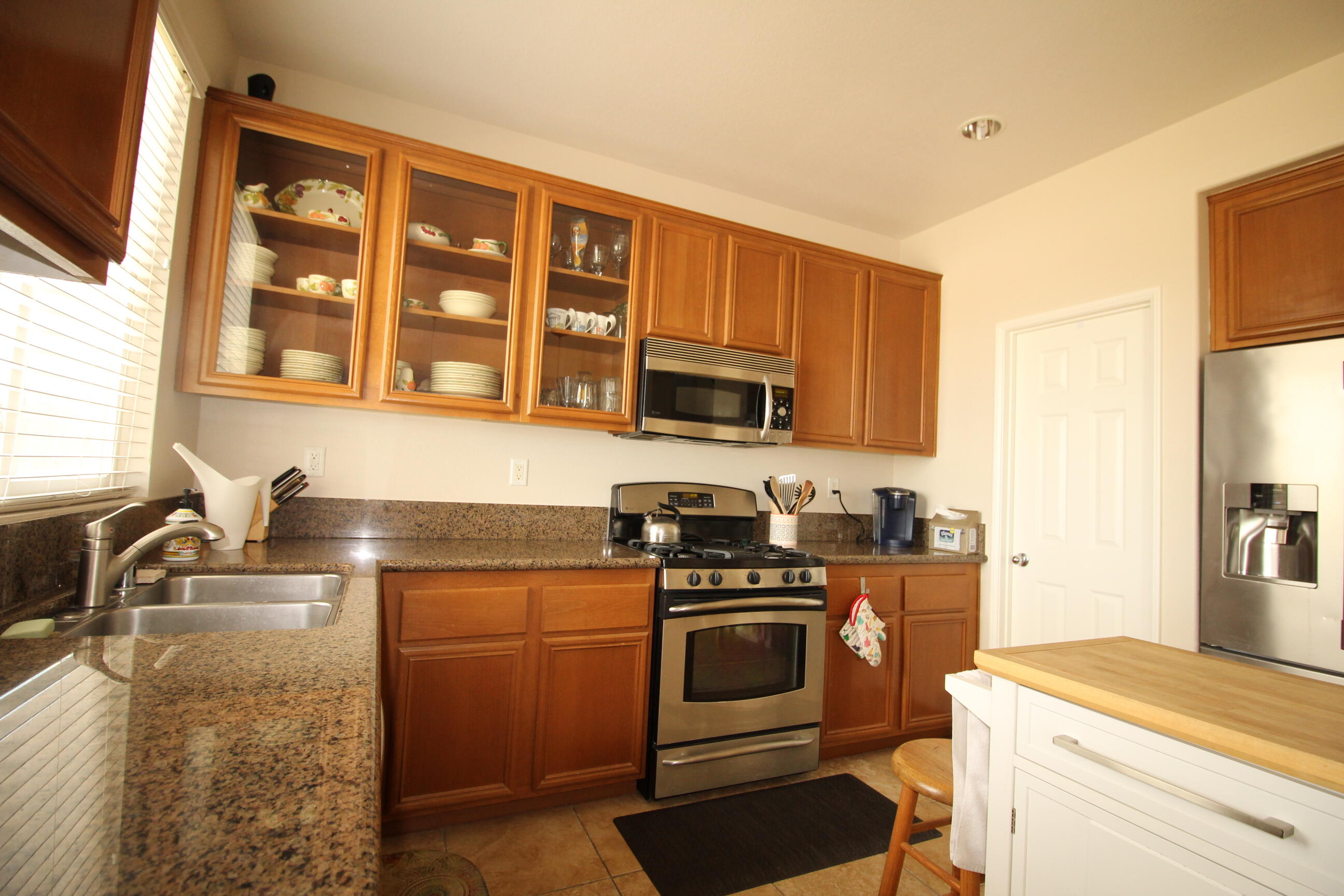 2841 Hornbeam Road Palmdale, CA 93551 - Photo 16 of 36 Lots of cabinet space