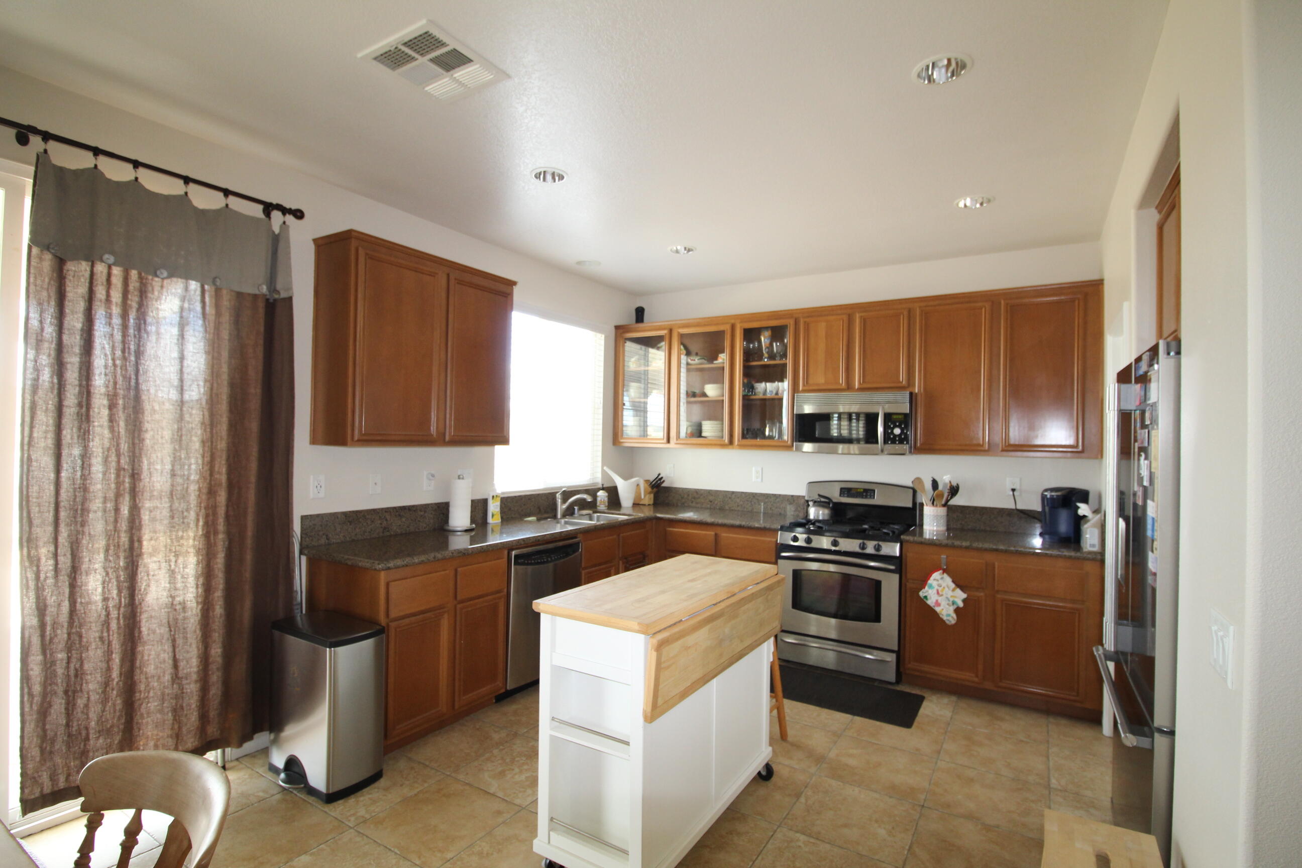 2841 Hornbeam Road Palmdale, CA 93551 - Photo 17 of 36 Kitchen