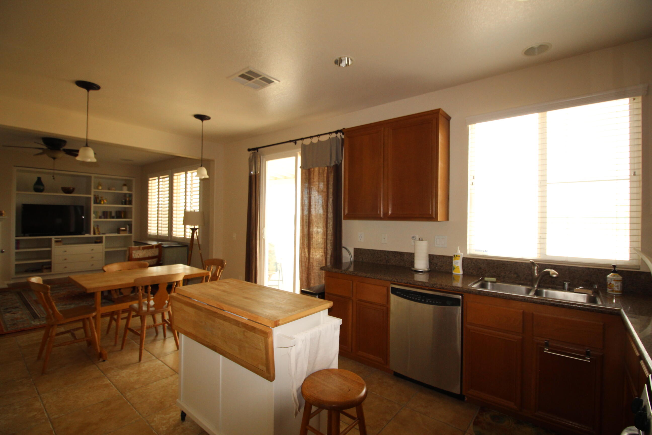 2841 Hornbeam Road Palmdale, CA 93551 - Photo 19 of 36 Open floor plan