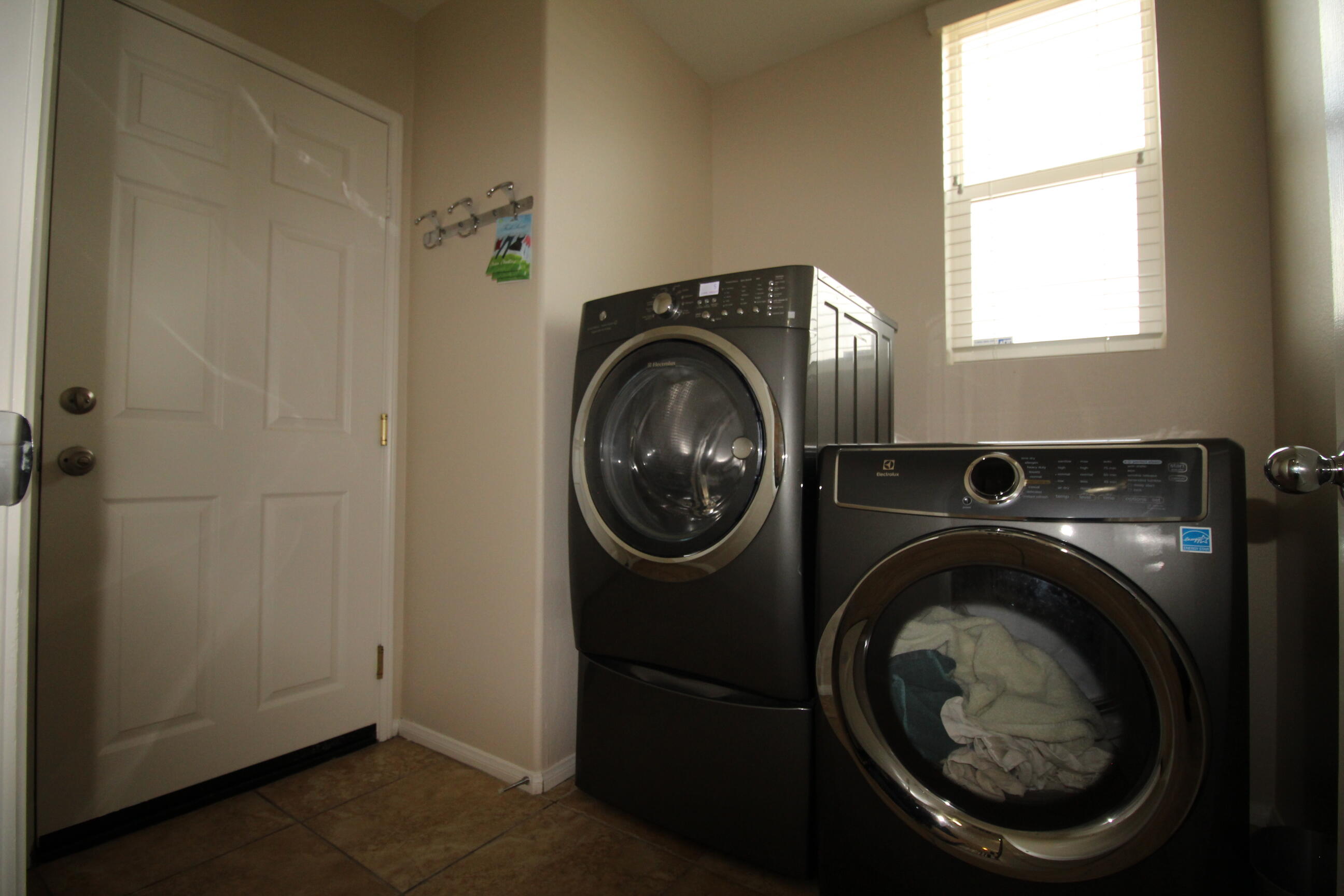 2841 Hornbeam Road Palmdale, CA 93551 - Photo 21 of 36 Laundry Room