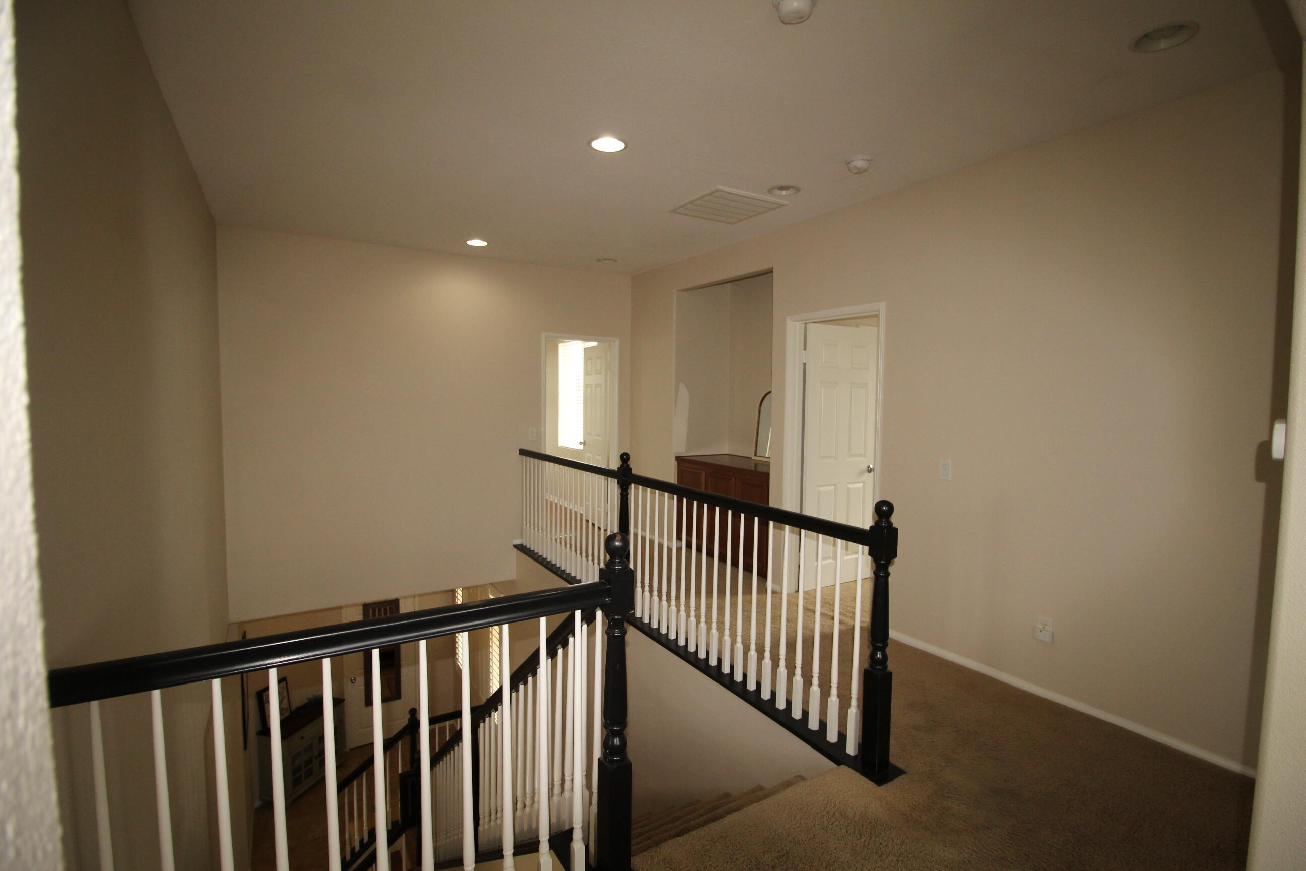 2841 Hornbeam Road Palmdale, CA 93551 - Photo 30 of 36 Upstairs hallway