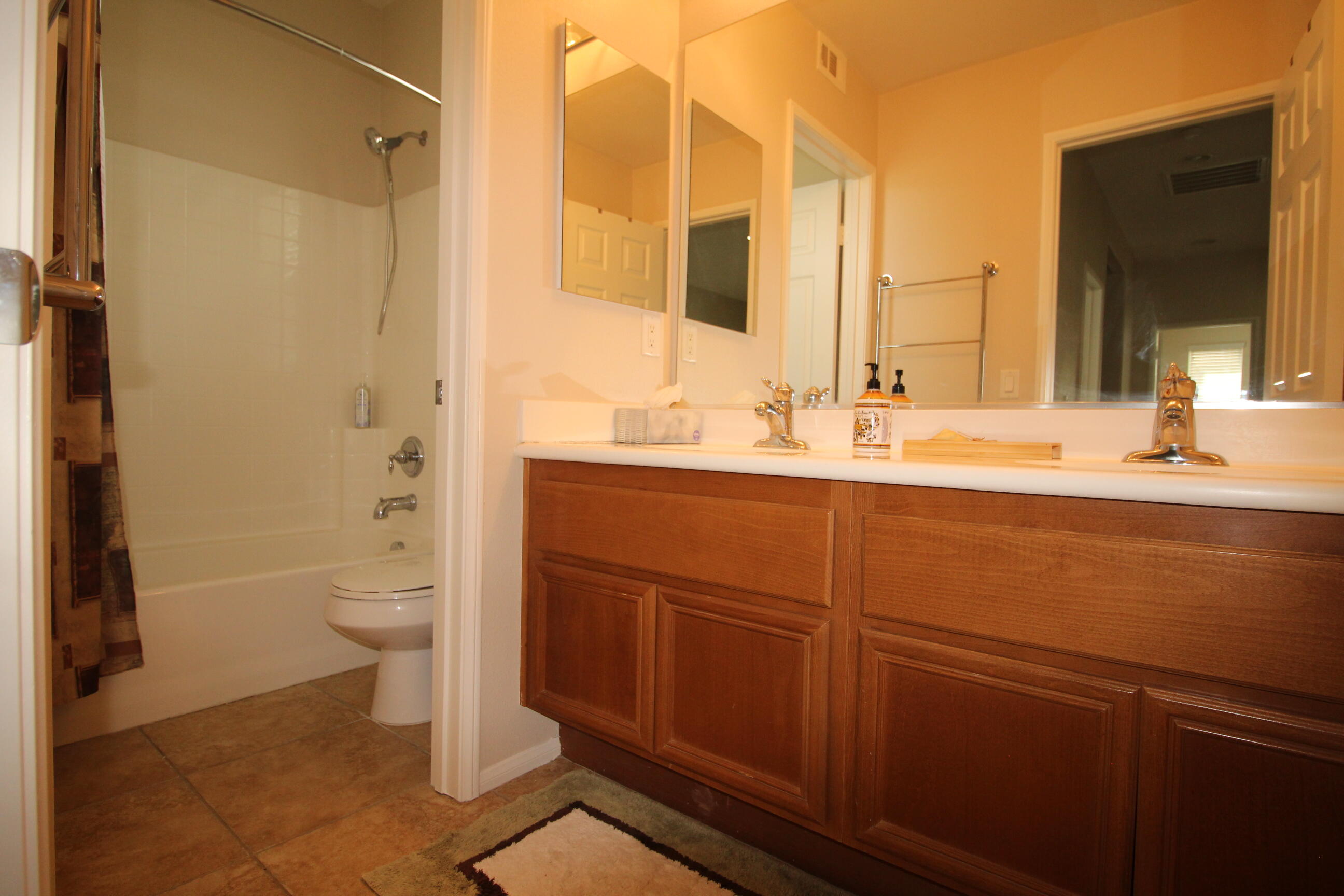 2841 Hornbeam Road Palmdale, CA 93551 - Photo 31 of 36 Hall bath