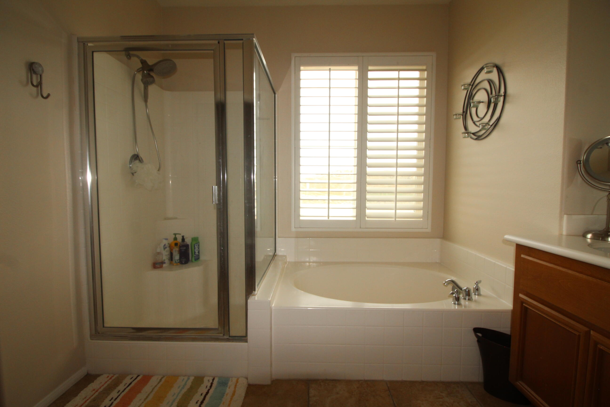 2841 Hornbeam Road Palmdale, CA 93551 - Photo 5 of 36 Main bath