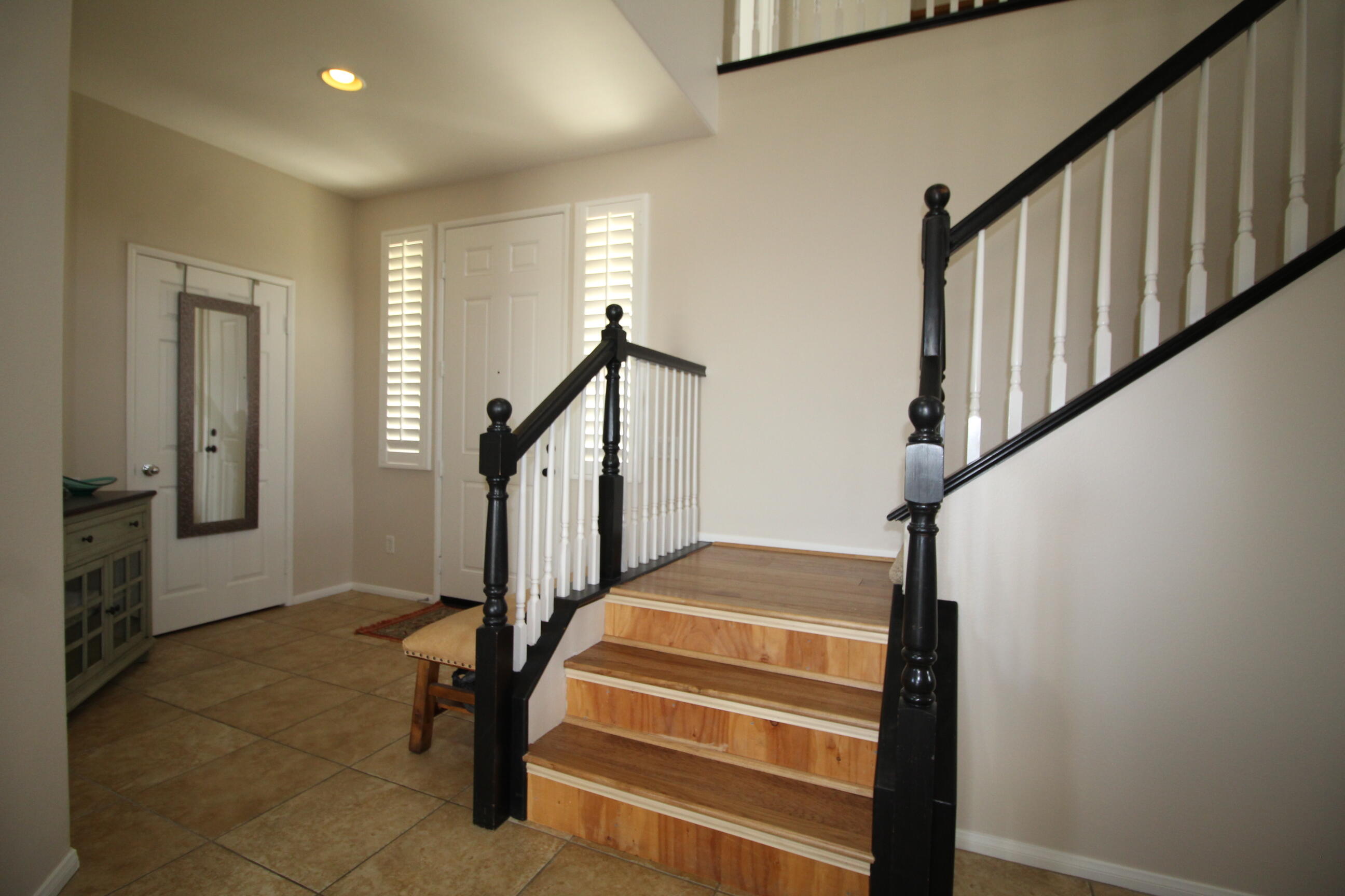 2841 Hornbeam Road Palmdale, CA 93551 - Photo 9 of 36 Cozy entry