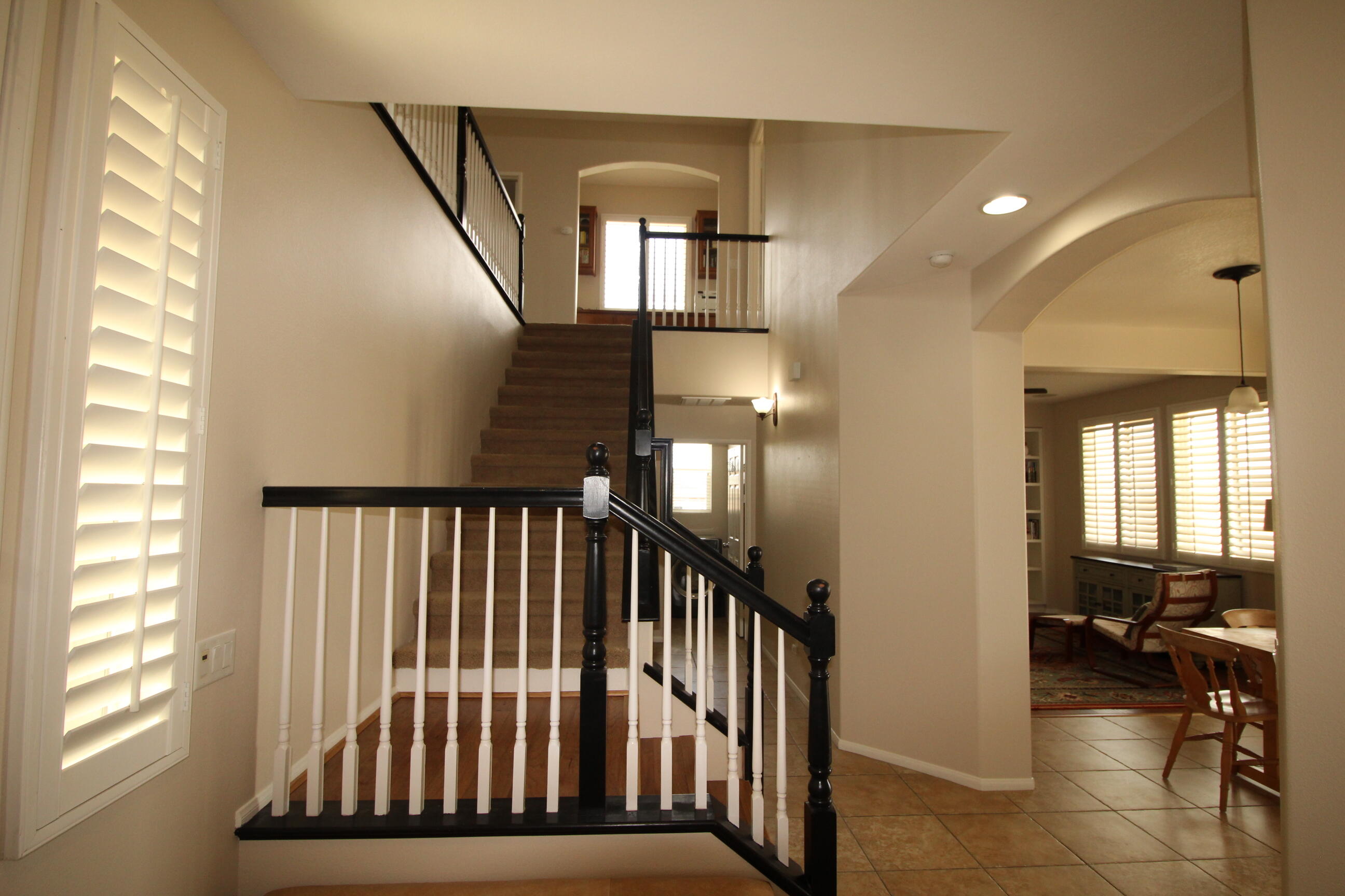 2841 Hornbeam Road Palmdale, CA 93551 - Photo 10 of 36 Dramatic staircase